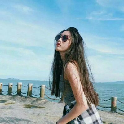 ���߳�����Ů��΢�Ÿ����ͼ