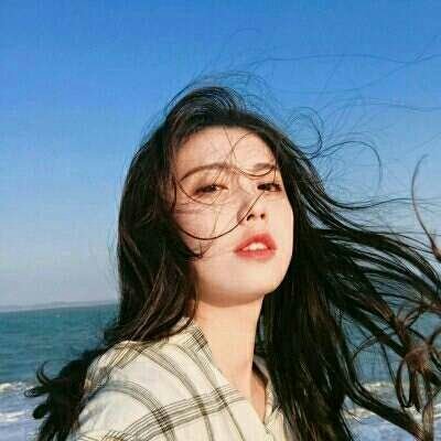 ���߳�����Ů��΢�Ÿ����ͼ