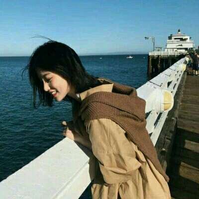 ���߳�����Ů��΢�Ÿ����ͼ