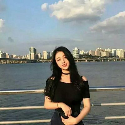 ���߳�����Ů��΢�Ÿ����ͼ