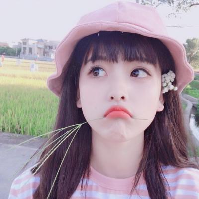 ���Լ򵥵�ʱ��΢��Ů������ͼƬ