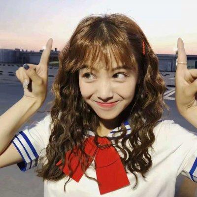 ���Լ򵥵�ʱ��΢��Ů������ͼƬ