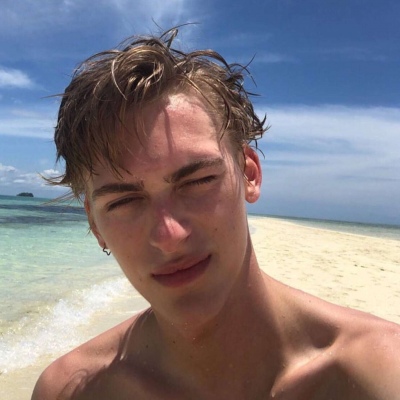 ŷ����������˧���ľ����ſ�ͷ��