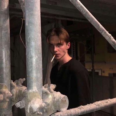 ŷ����������˧���ľ����ſ�ͷ��