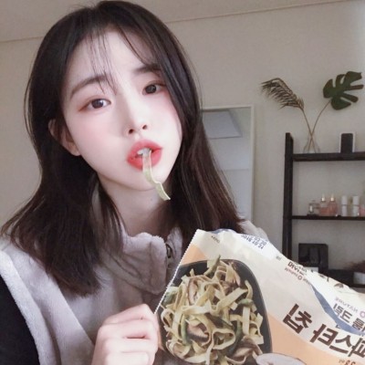 �����ʸ߶�Ů��΢��ͷ��