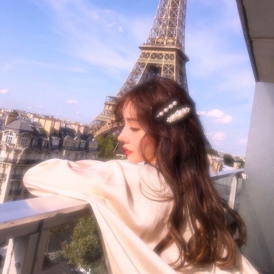 �����ʸ߶�Ů��΢��ͷ��