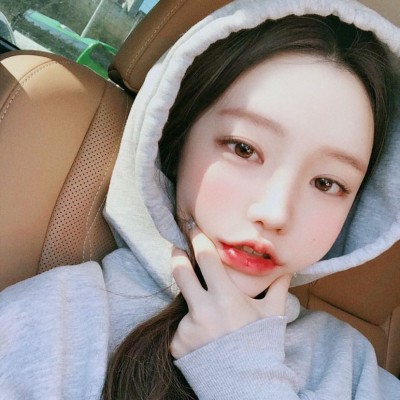 �����ʸ߶�Ů��΢��ͷ��