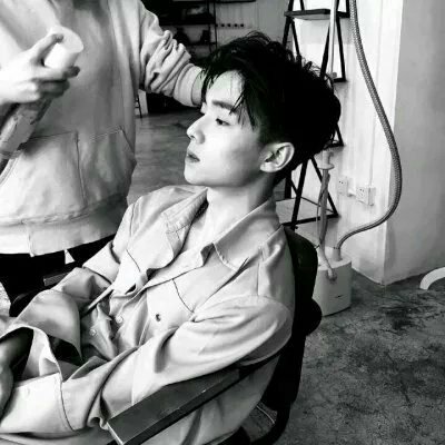 ������������ڰ�ͷ��--û��������