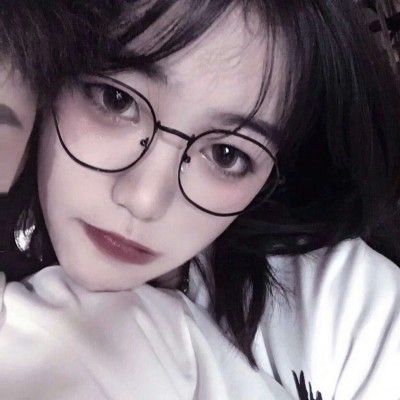 ��˽��Ů��΢��ͷ��