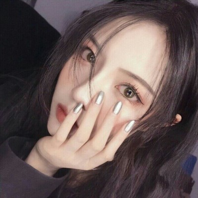 �����ﱻ˼��Χ�Ƶ�Ů��ͼƬ