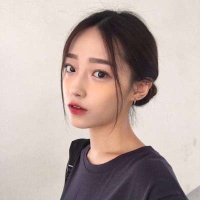 �����ﱻ˼��Χ�Ƶ�Ů��ͼƬ