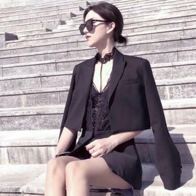 �����ﱻ˼��Χ�Ƶ�Ů��ͼƬ