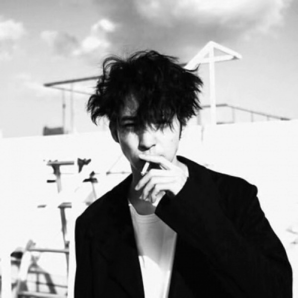 �ſ�ڰ���ɫ��������ק������ͷ��