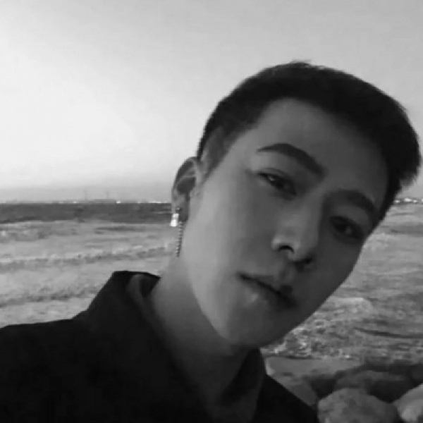 �ſ�ڰ���ɫ��������ק������ͷ��