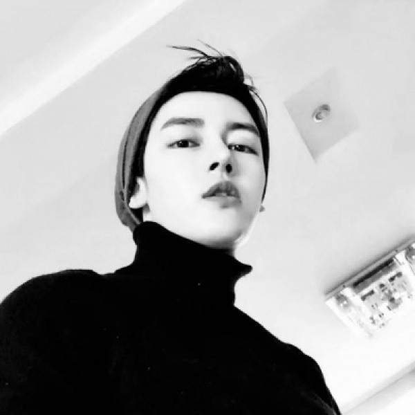 �ſ�ڰ���ɫ��������ק������ͷ��