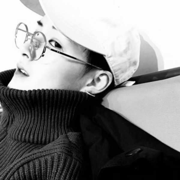 �ſ�ڰ���ɫ��������ק������ͷ��