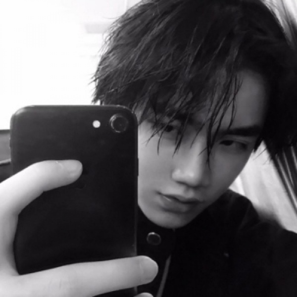 �ſ�ڰ���ɫ��������ק������ͷ��