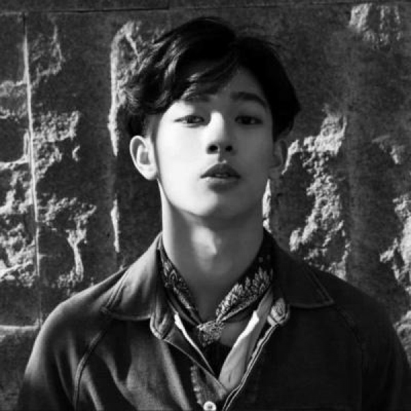 �ſ�ڰ���ɫ��������ק������ͷ��