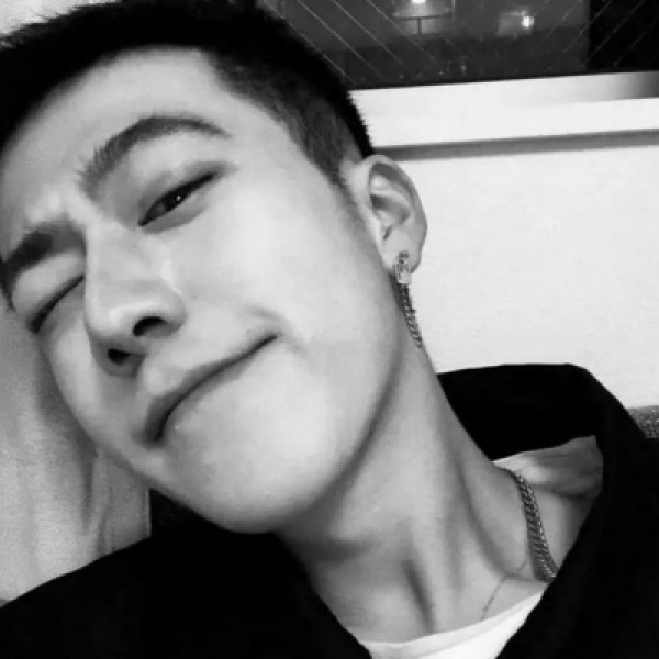 �ſ�ڰ���ɫ��������ק������ͷ��