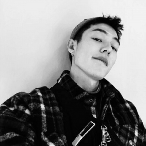 �ſ�ڰ���ɫ��������ק������ͷ��