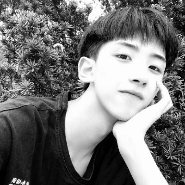 �ſ�ڰ���ɫ��������ק������ͷ��