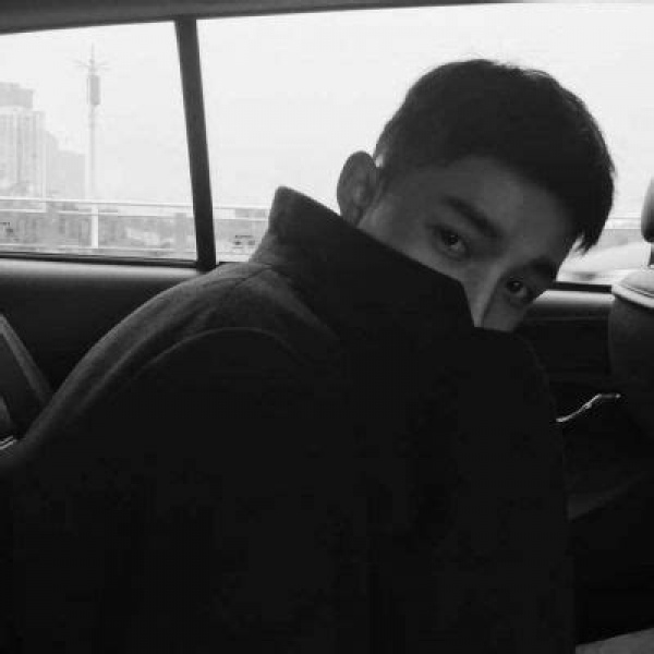 �ſ�ڰ���ɫ��������ק������ͷ��