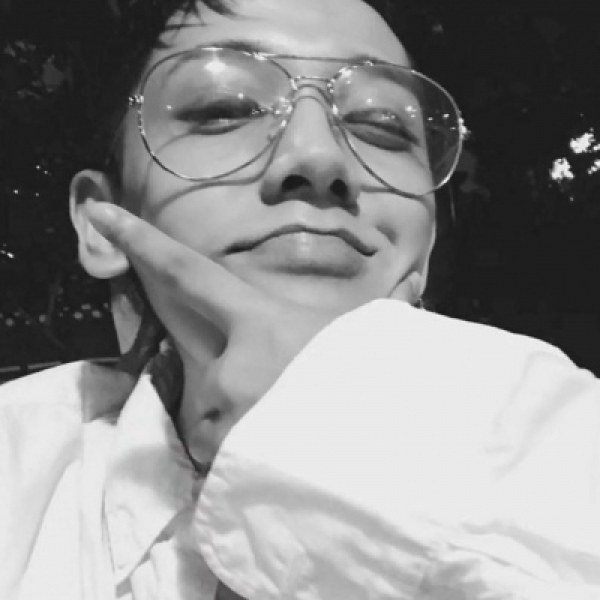 �ſ�ڰ���ɫ��������ק������ͷ��