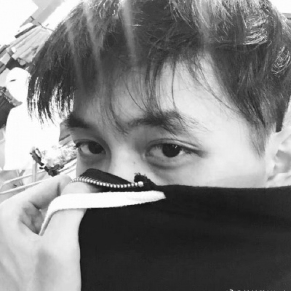 �ſ�ڰ���ɫ��������ק������ͷ��