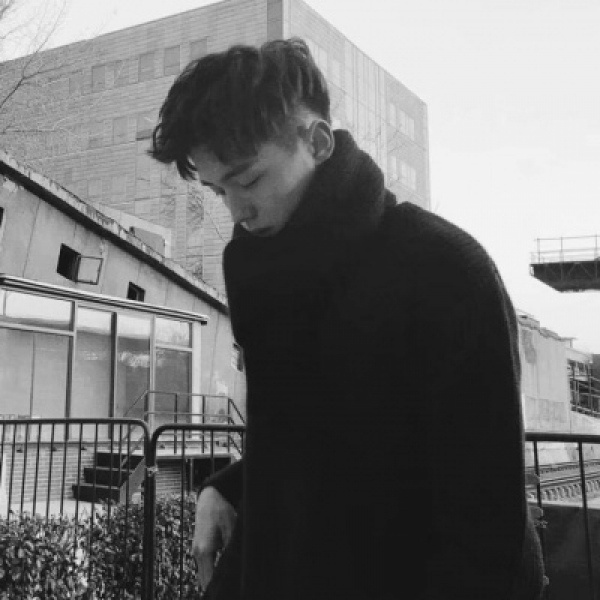 �ſ�ڰ���ɫ��������ק������ͷ��