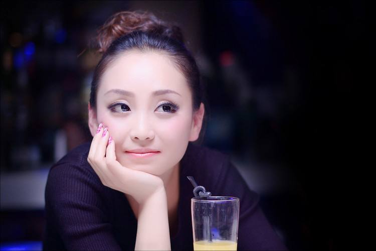 ����������һ���Ů���ۿ����������л�ɵı��¶�