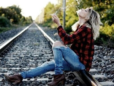 8个字的QQ飞车名字:心已冰封爱已荒芜