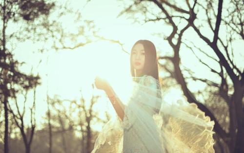 ��������������е�Ů��΢������