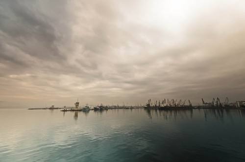 ����ʵ����������������ȫ���ϰ壬��һ�̷��ѳ�������