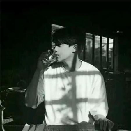 心痛寂寞最容易吸引女人的网名无处诉说的伤