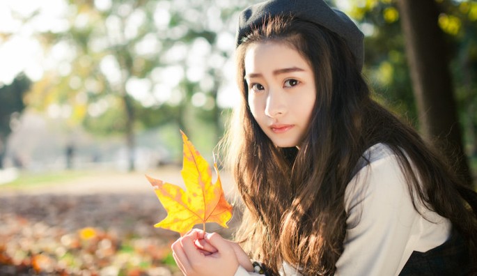 最新女生九个字网名:你在我够不到的天空