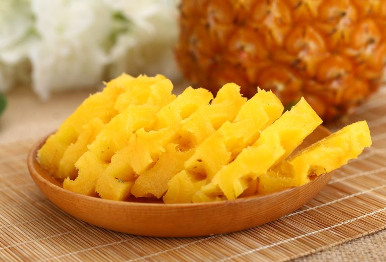 �����ܵ����������ڲ��ܵ�С����Ů������