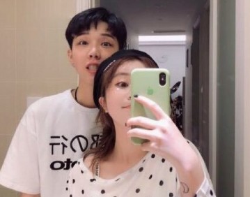 ?简单甜蜜的情侣网名 一只伞 两个人