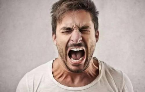 悲伤到心痛的男生扣扣,微信网名