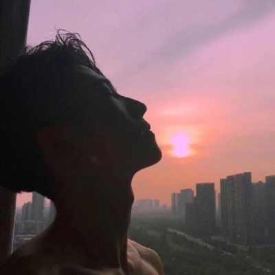 ή���Ƿ��˸�΢����һ���˹µ�