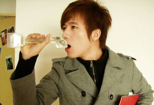 ���ʸ����ں�������������������