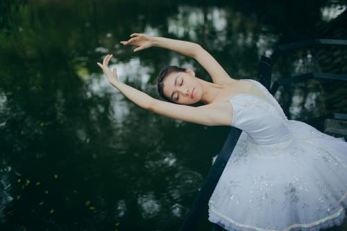 ���ź�����Ů���������������仨�顣��ˮ�⡣