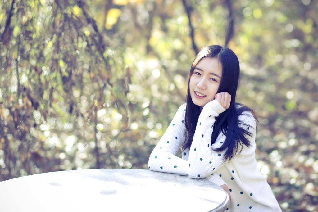 ������Ȼ�⾳Ů���������������Ĳ�����