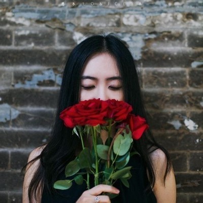 小清新网名:与你人潮一相逢,便胜过人间无数