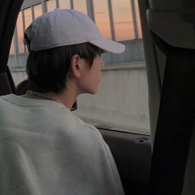 一杯忘情带有心碎的微信名卑微的骄傲-可爱点