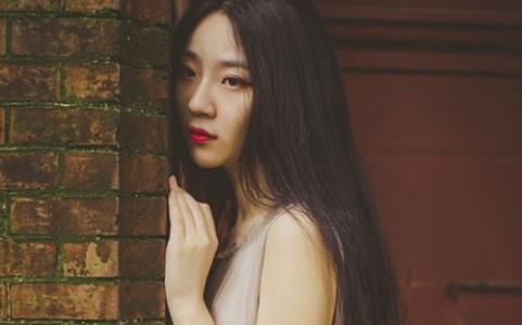 �ѹ���޵�Ů���������˸����ĵ�Ů������