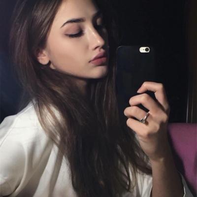 ����ƽ�Ŀ����ǳ�Ů����ק��������̬-�ɰ���