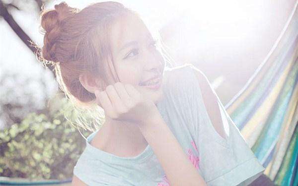 �������Ƚ��ջ��˵�Ů��΢������