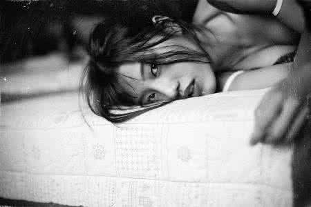 qq颓废女生网名,有太多事与愿违