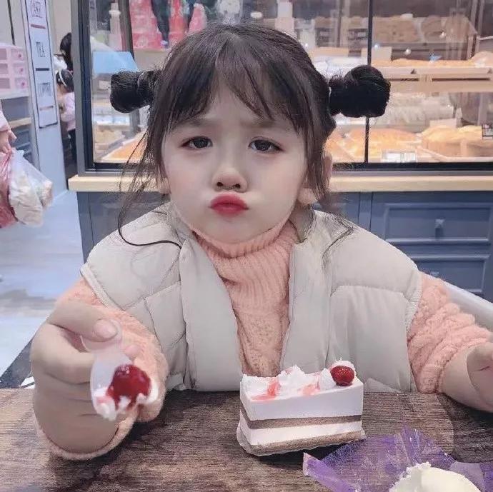 ������Ů�Լ�����Ů����Ц��Ĭ