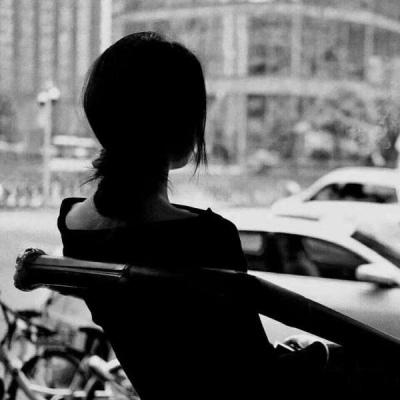 独幽如梦女生最伤感的微信昵称平凡自庸-可爱点